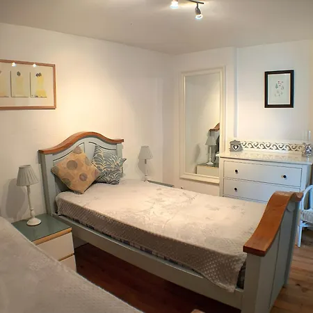 Maison Familiale De 3 Avec Jardin, Les Animaux Domestiques, Dans Un Village D'estuaire Saint-Seurin-d'Uzet