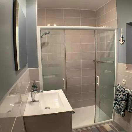 Maison Familiale De 3 Avec Jardin, Les Animaux Domestiques, Dans Un Village D'estuaire * Saint-Seurin-d'Uzet