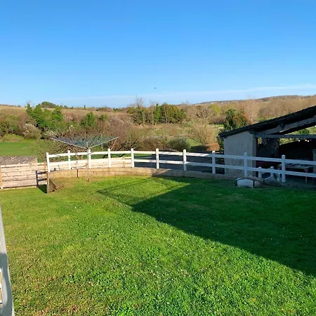 Maison Familiale De 3 Avec Jardin, Les Animaux Domestiques, Dans Un Village D'estuaire