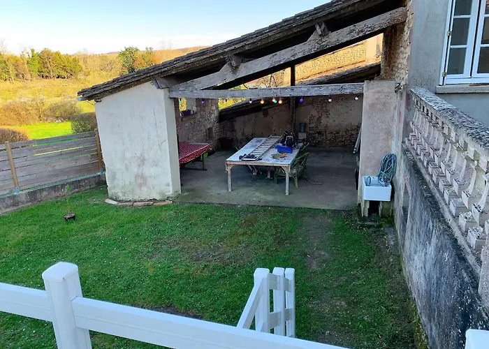 Maison Familiale De 3 Avec Jardin, Les Animaux Domestiques, Dans Un Village D'estuaire Saint-Seurin-d'Uzet