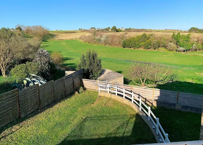 Maison Familiale De 3 Avec Jardin, Les Animaux Domestiques, Dans Un Village D'estuaire *
